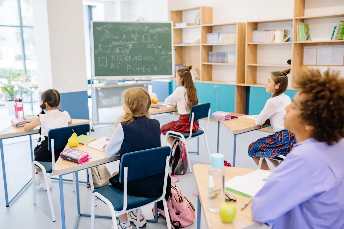 Students learning in a modern school classroom (photo: Yan Krukau, Pexels)